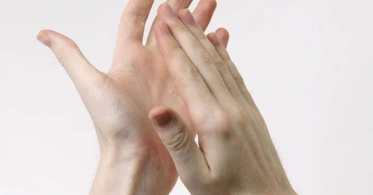 Vorschaubild: „Könnte Angst auslösen“: Klatschen an englischer Eliteuni künftig verboten