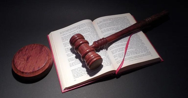 Vorschaubild: Weimar: Breite Kritik an Razzia bei Richter, der Schul-Maßnahmen aufhob