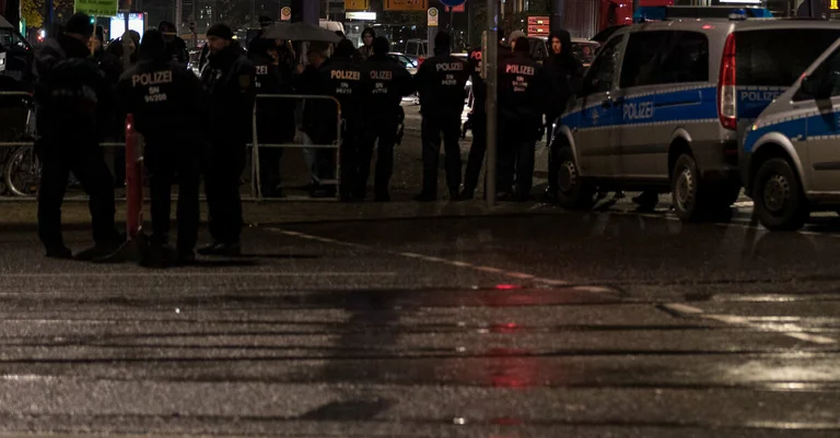 Vorschaubild: Leipzig: Polizist musste nach Angriff durch mutmaßliche Linksextremisten operiert werden