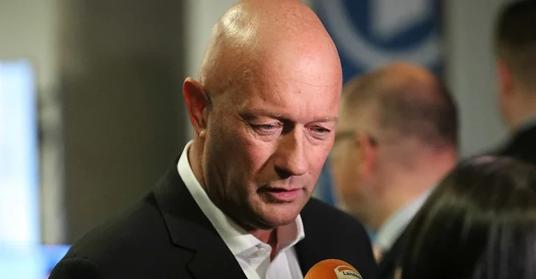 Vorschaubild: Thüringen: Kemmerich tritt als Ministerpräsident zurück