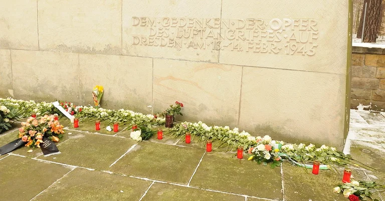 Vorschaubild: Dresden: Linksextremisten stören Gedenken für Bombenopfer lautstark