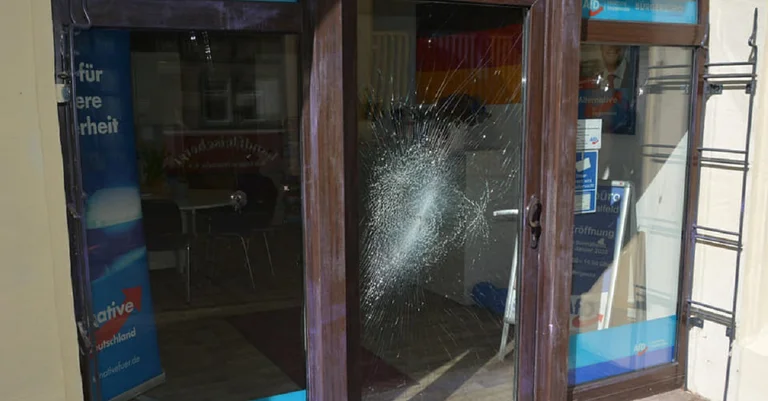 Vorschaubild: Thüringen: Erneuter Angriff auf AfD-Bürgerbüro in Saalfeld