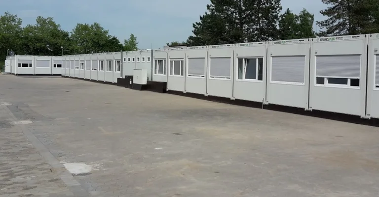 Vorschaubild: Zelte abgebrochen: Tirol plant nun Container-Dörfer für Migranten