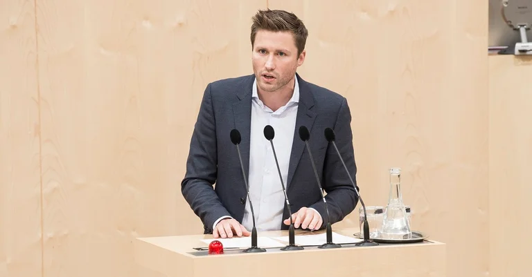 Vorschaubild: Grüner muss unwahre Behauptung über FPÖ-Politiker widerrufen