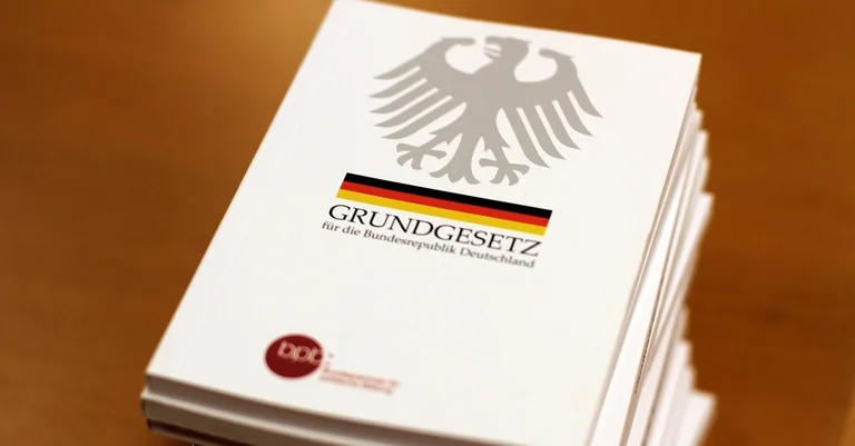 Vorschaubild: Grundgesetz ohne „Rasse“: Debatte um Streichung geht weiter