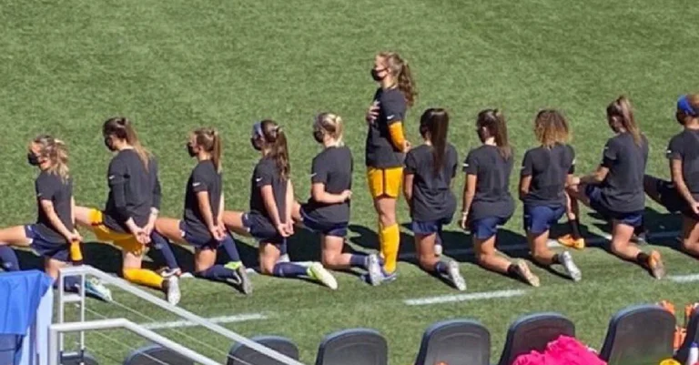 Vorschaubild: Kein Kniefall: US-Fußballerin begeistert mit standhafter Geste