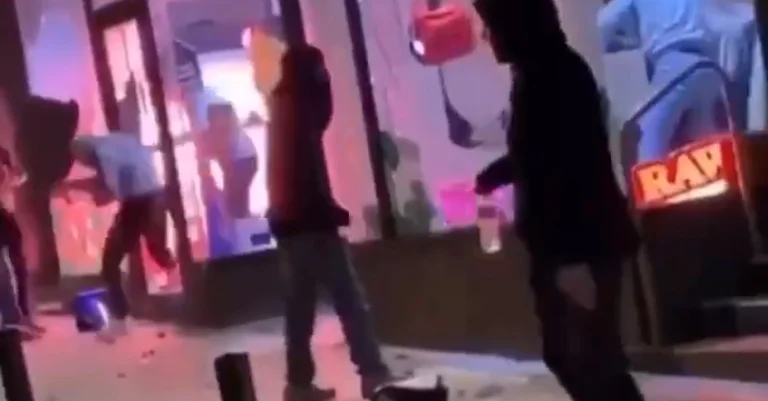 Vorschaubild: „Völlig außer Kontrolle“: Krawalle und Plünderungen in Stuttgart