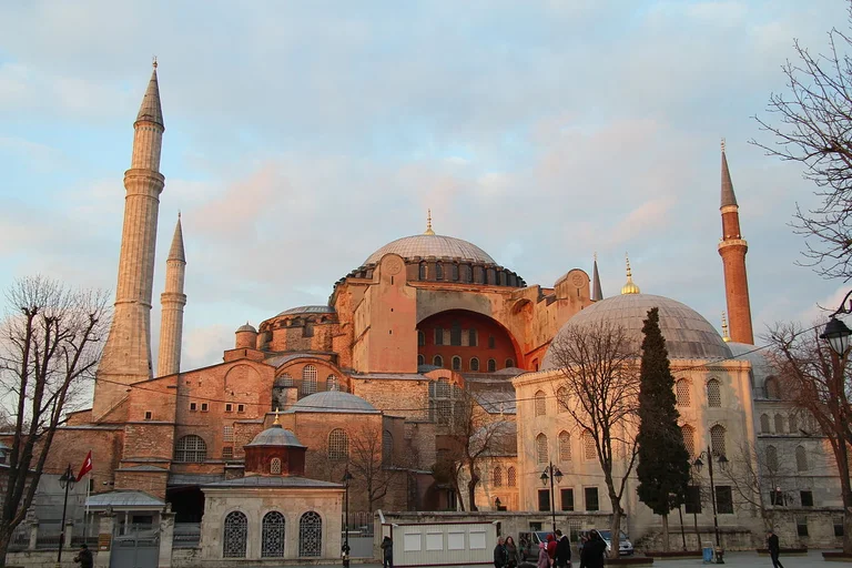 Vorschaubild: Tausende Muslime strömen zum Freitagsgebet an die Hagia Sophia
