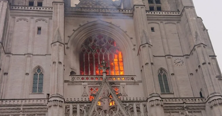 Vorschaubild: Kathedrale von Nantes: Verdächtiger Ruander gesteht Brandstiftung