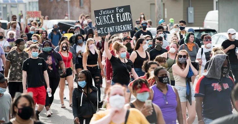 Vorschaubild: Neues Videomaterial lässt Floyd-Verhaftung in anderem Licht erscheinen