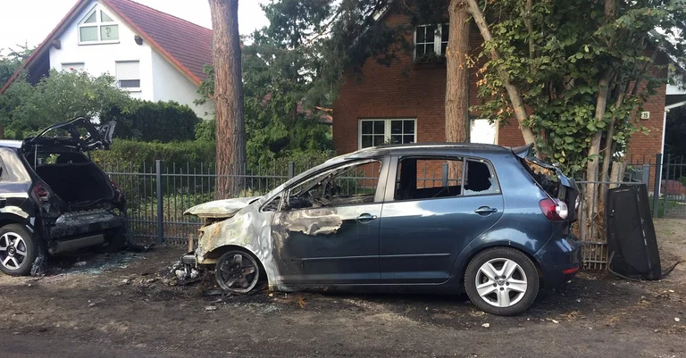 Vorschaubild: Berlin: Brandanschlag auf Fahrzeug von AfD-Politiker