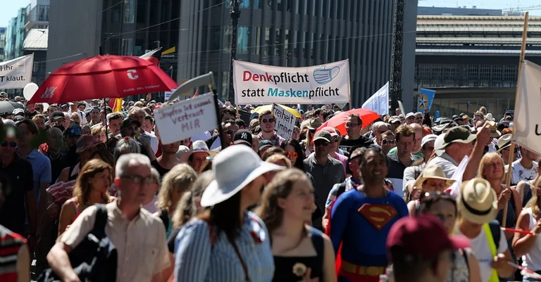 Vorschaubild: Nach Berlin-Demos: „Querdenken“-Chef widerspricht medialen Vorwürfen