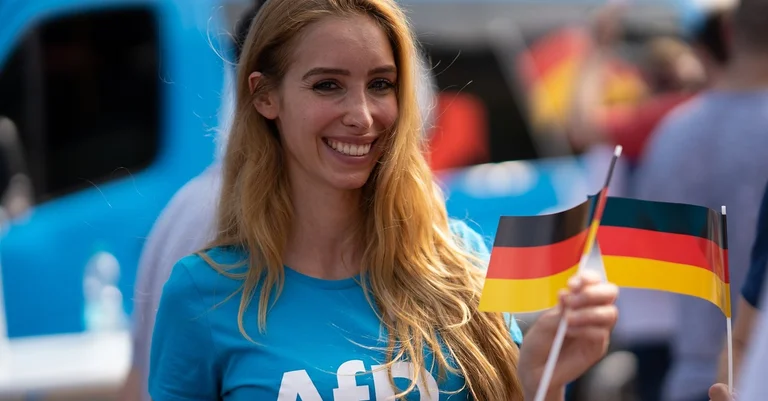 Vorschaubild: Aufschrei bleibt aus: Dutzende Drohungen gegen AfD-Politikerin Kaiser