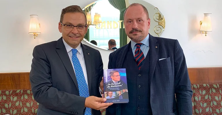 Vorschaubild: Gerald Grosz präsentierte sein zweites Buch „Im Karussell des Wahnsinns“