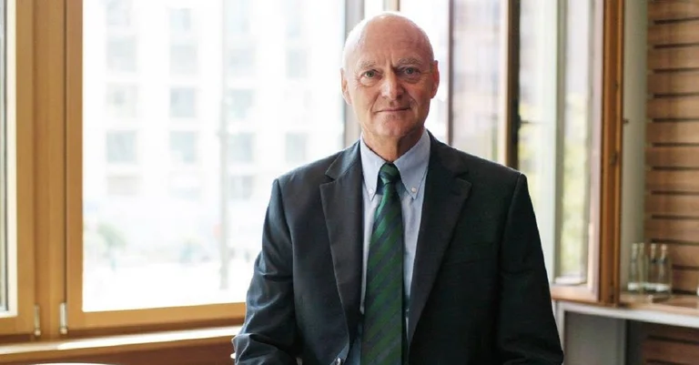 Vorschaubild: Ex-Geheimdienst-Chef rechnet mit Merkels Migrationspolitik ab