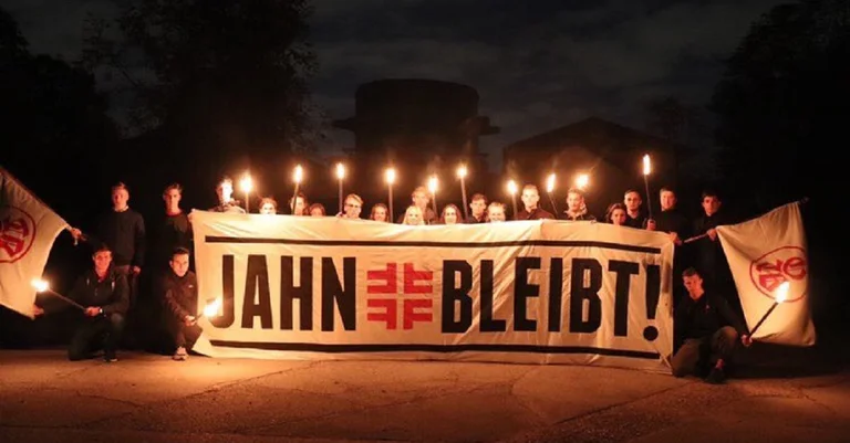 Vorschaubild: „Jahn bleibt“: Jugendliche protestieren gegen linken Bildersturm