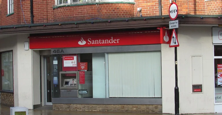 Vorschaubild: England: Rechte Aktivisten von Kontokündigungen betroffen