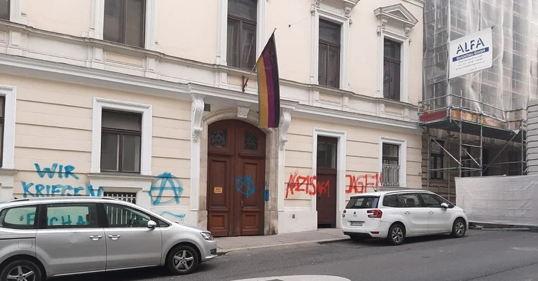 Vorschaubild: Wien: Linksextreme hinterlassen Drohungen bei Burschenschaft