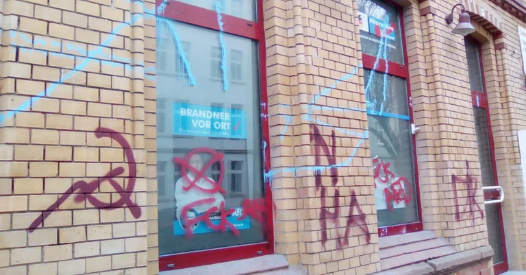 Vorschaubild: Linke Gewalt mit System: Nächster Farbanschlag auf AfD-Büro in Erfurt