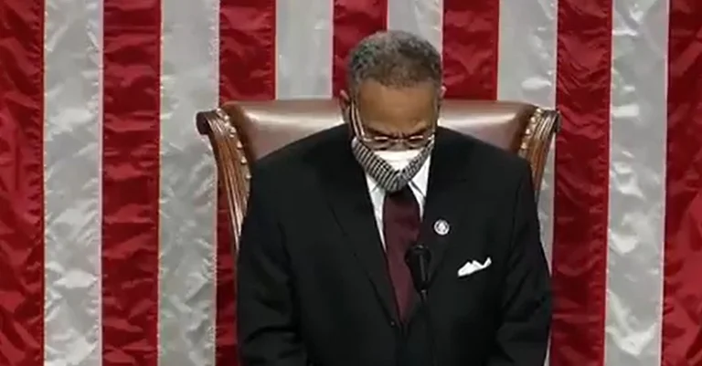 Vorschaubild: „Amen and Awoman“: US-Demokrat endet Gebet mit Gendersprache