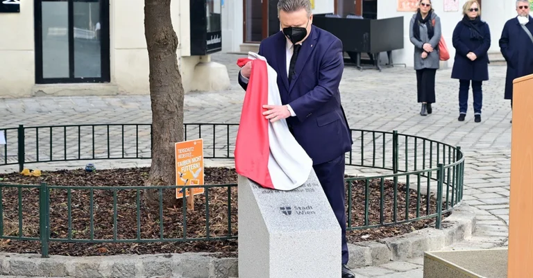 Vorschaubild: Trostlos, würdelos, pietätlos: Mit diesem Klotz verhöhnt Wien die Terror-Toten