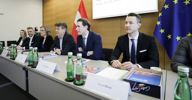 Vorschaubild: Regierung ist rücktrittsreif: Kurz & Co. stehen heiße Monate bevor