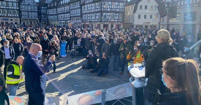 Vorschaubild: Schorndorf: Hunderte Teilnehmer bei AfD-Kundgebung