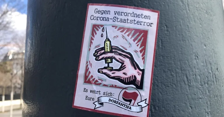 Vorschaubild: Frisch geklebt: Das Impfchaos