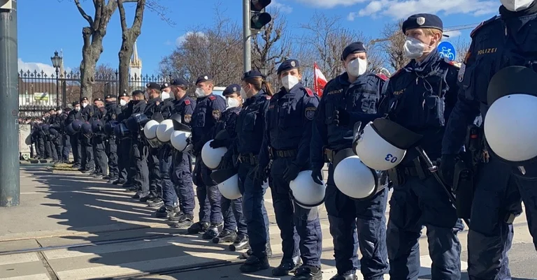 Vorschaubild: Analyse: Die Polizei, der Staat & die Corona-Proteste