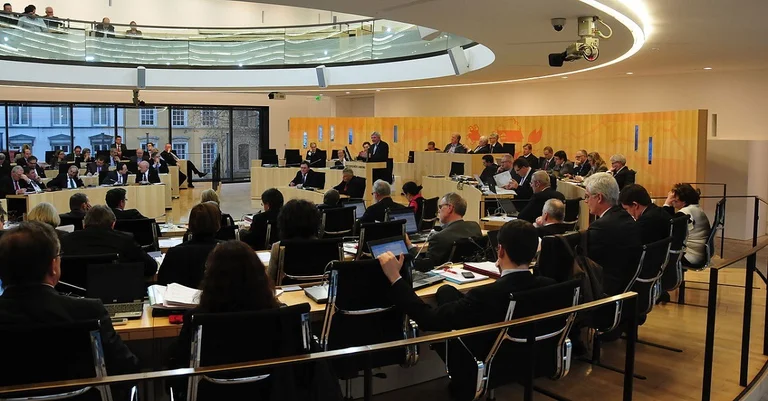 Vorschaubild: „Verfassungsrecht gebrochen“: AfD klagt gegen Sondervermögen