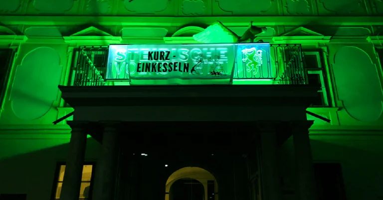Vorschaubild: „Kurz einkesseln“: Identitäre brachten Banner an Grazer ÖVP-Zentrale an
