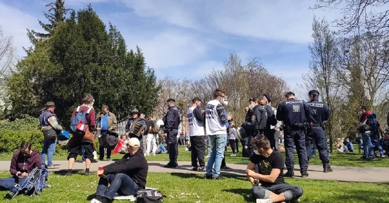 Vorschaubild: Corona-Demo in Wien: Picknick und Pfefferspray