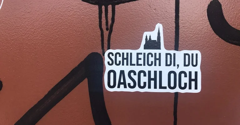 Vorschaubild: Frisch geklebt: Haut ab!