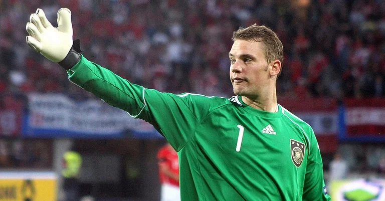 Vorschaubild: Regenbogen und Kniefall: Manuel Neuer begrüßt politische Statements