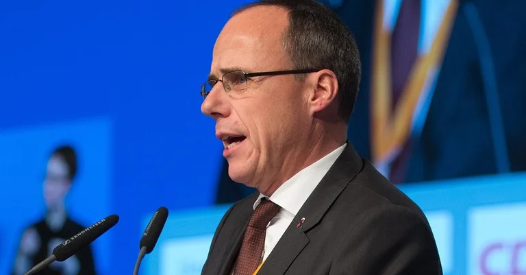 Vorschaubild: Hessens Innenminister rechtfertigt Auflösung des SEK Frankfurt