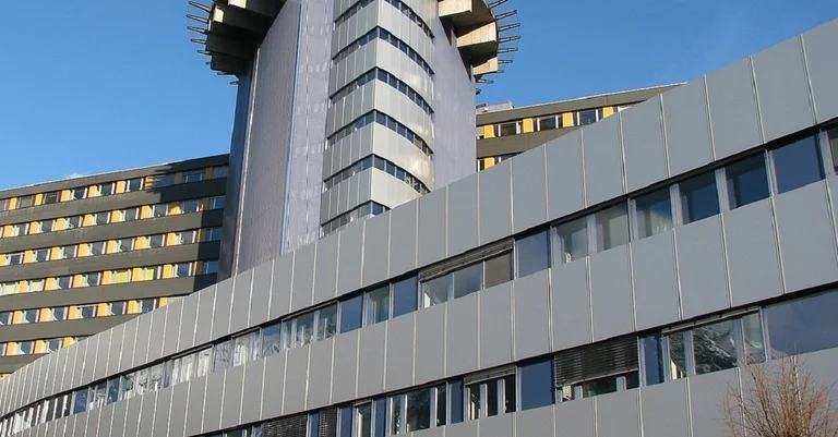 Vorschaubild: „Ein Verbrechen“: Scharfe FPÖ-Kritik an Impfpflicht an Kliniken in Tirol