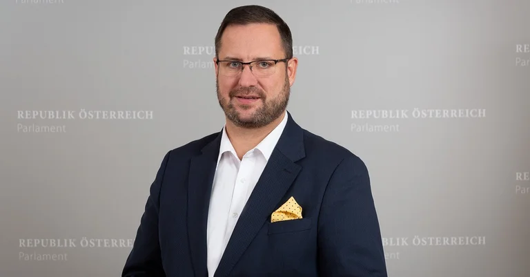 Vorschaubild: „Willkürliche Farce“: FPÖ gegen neuen Rechtsextremismus-Bericht