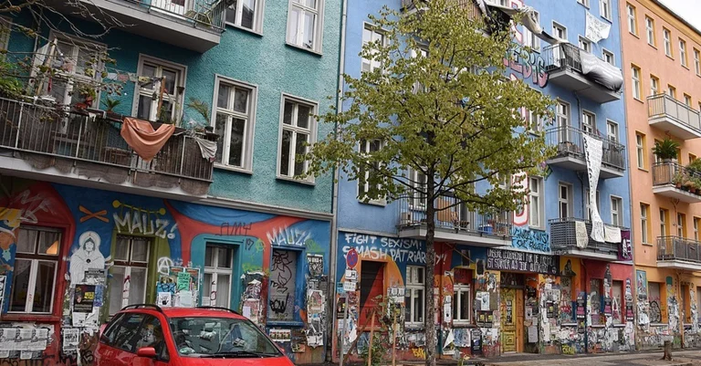 Vorschaubild: Waffen & und meterlange Tunnel: Erneute Durchsuchung der Rigaer Str. 94