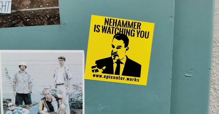 Vorschaubild: FRISCH GEKLEBT: His masters voice