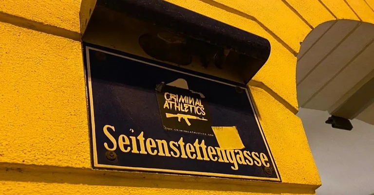 Vorschaubild: FRISCH GEKLEBT: Terrorkleber