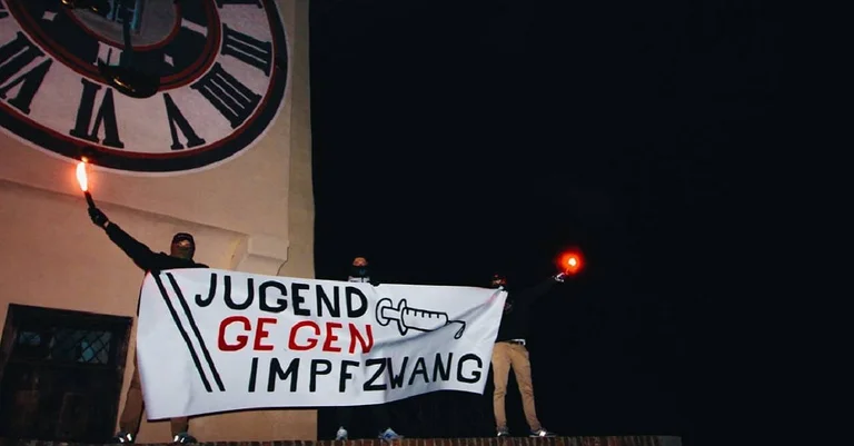 Vorschaubild: „Jugend gegen Impfzwang“: Rechte Banner-Aktion am Grazer Schloßberg