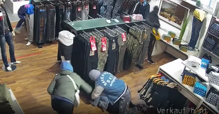 Vorschaubild: Paul (AfD) nach Antifa-Überfall: „Neue Qualität linksextremer Gewalt“