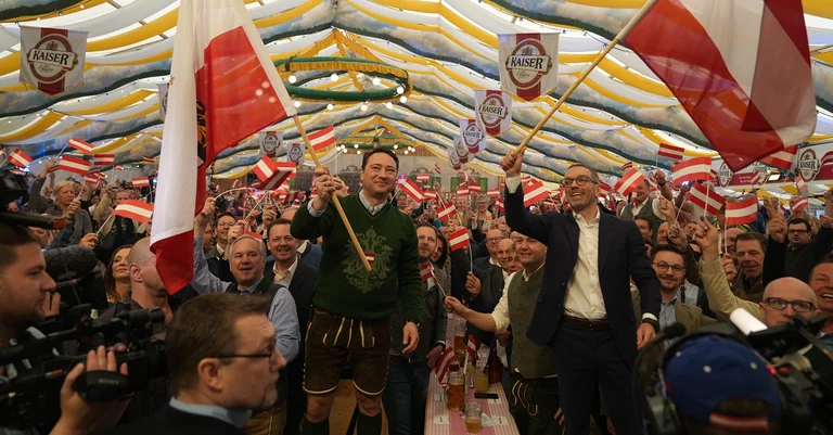 Vorschaubild: „Festzelt statt Testzelt“: Die FPÖ feierte den 1.Mai in Linz
