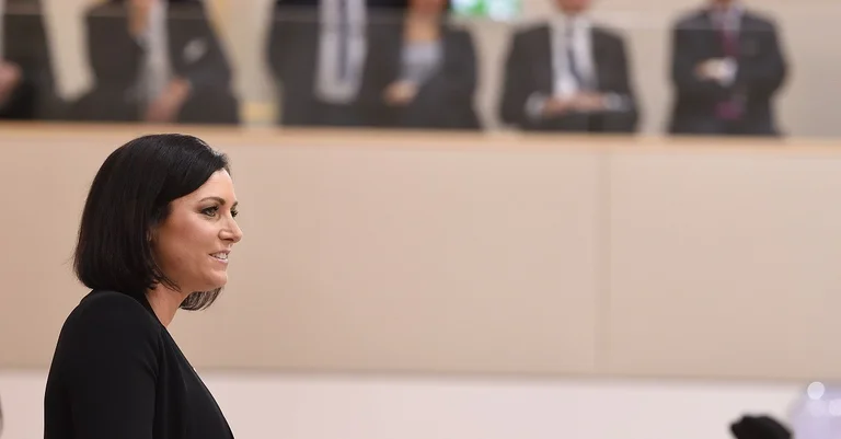 Vorschaubild: Knalleffekt: Ministerin Köstinger tritt zurück