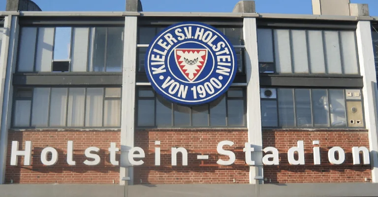 Vorschaubild: Reichskriegsflagge?: Holstein Kiel erntet absurden Shitstorm