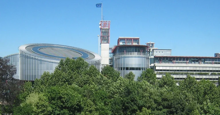 Vorschaubild: Großbritannien: Abschiebeflug nach Ruanda kurzfristig gestoppt