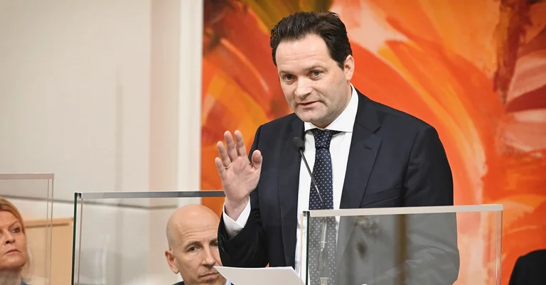 Vorschaubild: Inseratendeals: Neue Chats belasten Landwirtschaftsminister Totschnig