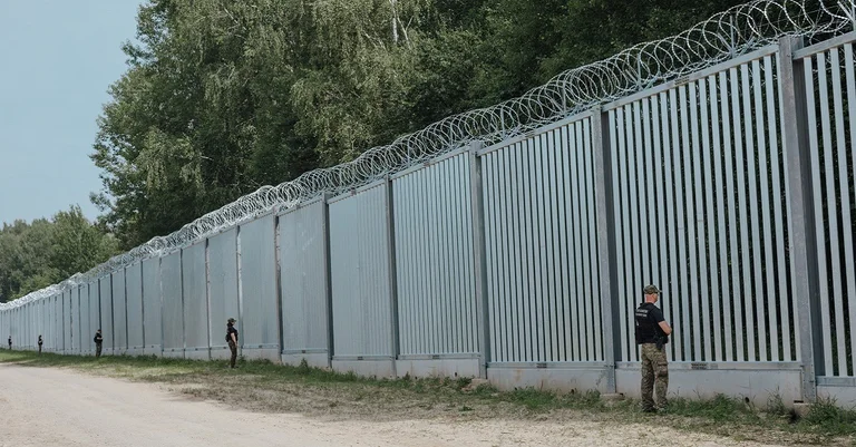 Vorschaubild: Schutz vor illegaler Migration: Polen stellt Grenzzaun fertig