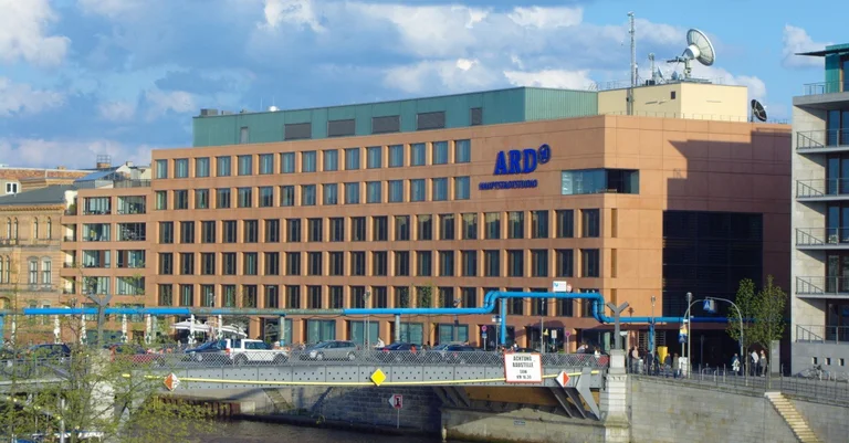 Vorschaubild: Führungskräfte von ARD und ZDF müssen Bezüge offenlegen