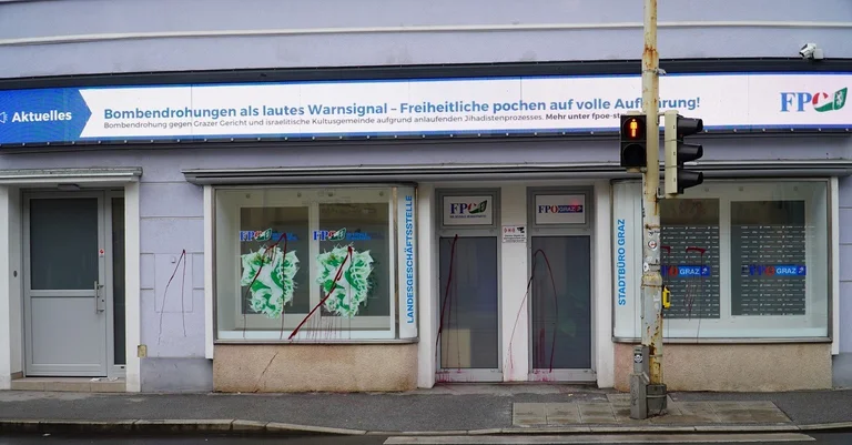 Vorschaubild: Linke Farbattacke auf steirische FPÖ-Zentrale in Graz